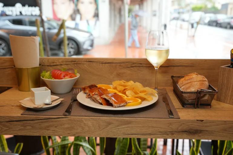 O Casamento Perfeito entre o Leitão Assado e o Espumante