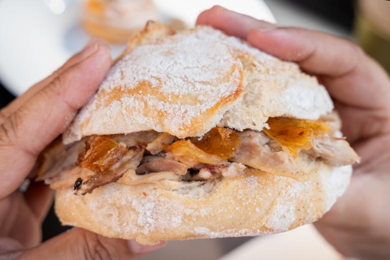 Sandes de Leitão no Verão: Piqueniques e Refeições Informais
